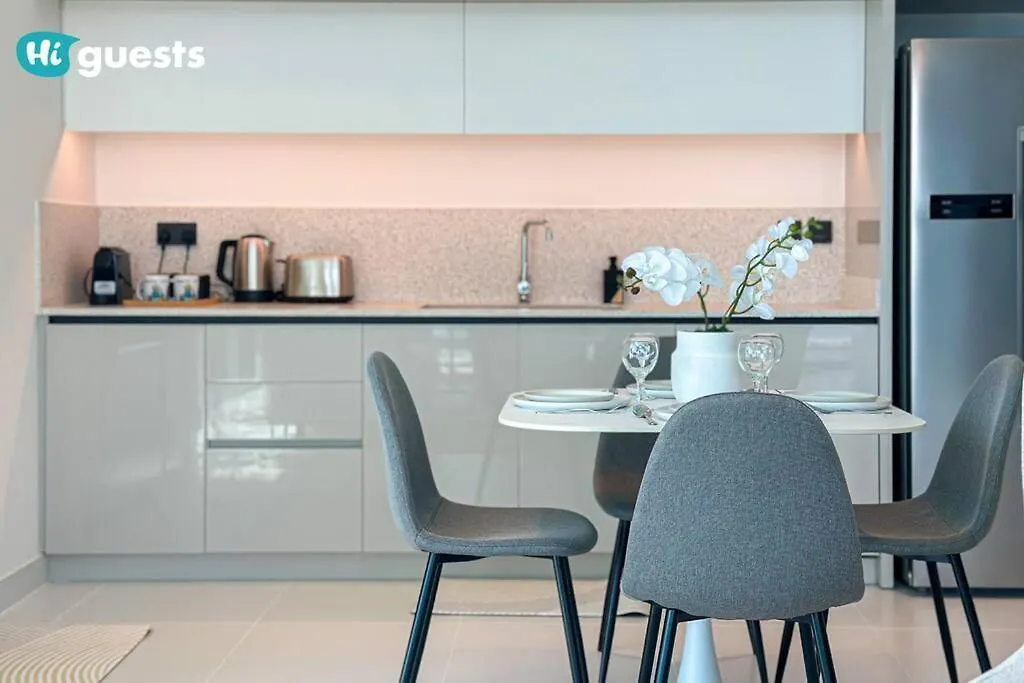 Higuests - Marina Retreat, Luxurious 3Br Steps From The Beach Dubai Apartment