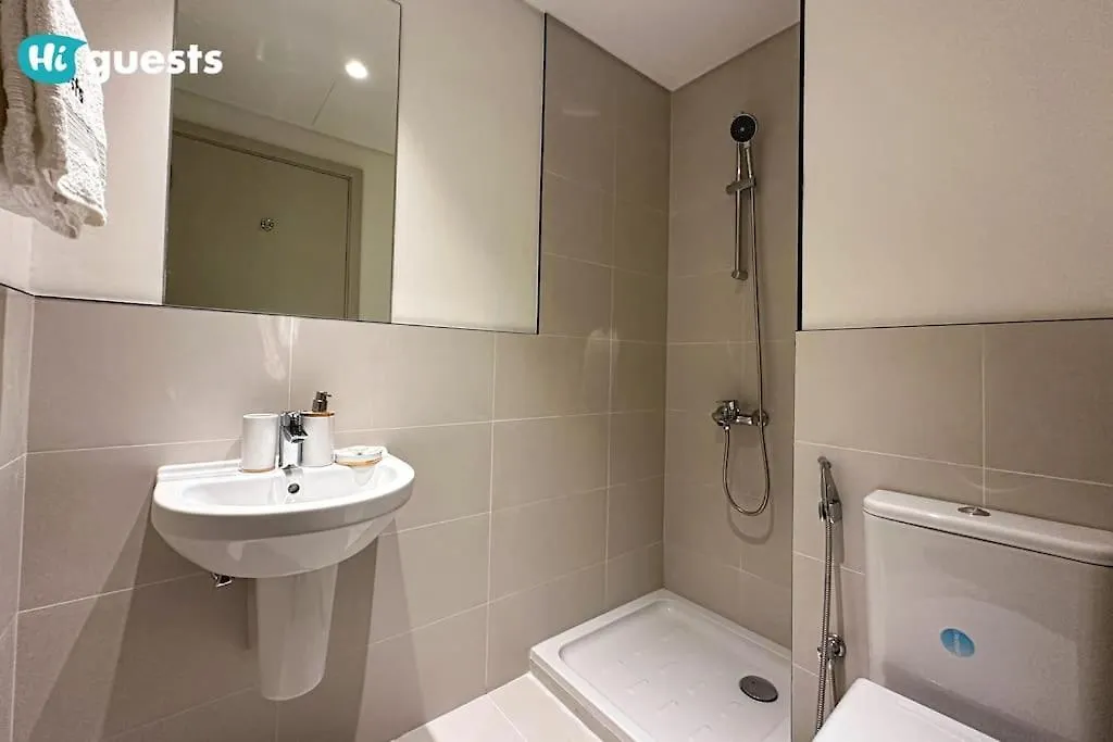 Higuests - Marina Retreat, Luxurious 3Br Steps From The Beach Dubai Apartment