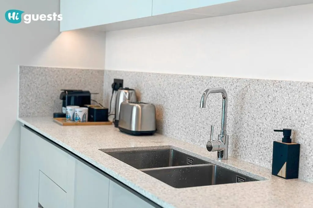 Higuests - Marina Retreat, Luxurious 3Br Steps From The Beach Dubai Apartment