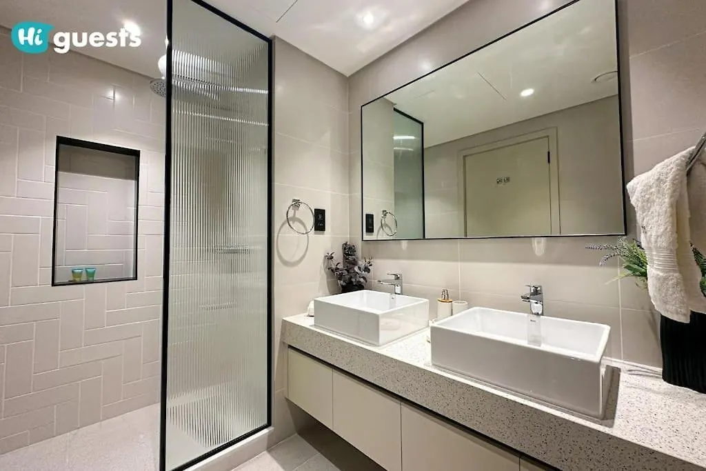 Higuests - Marina Retreat, Luxurious 3Br Steps From The Beach Dubai