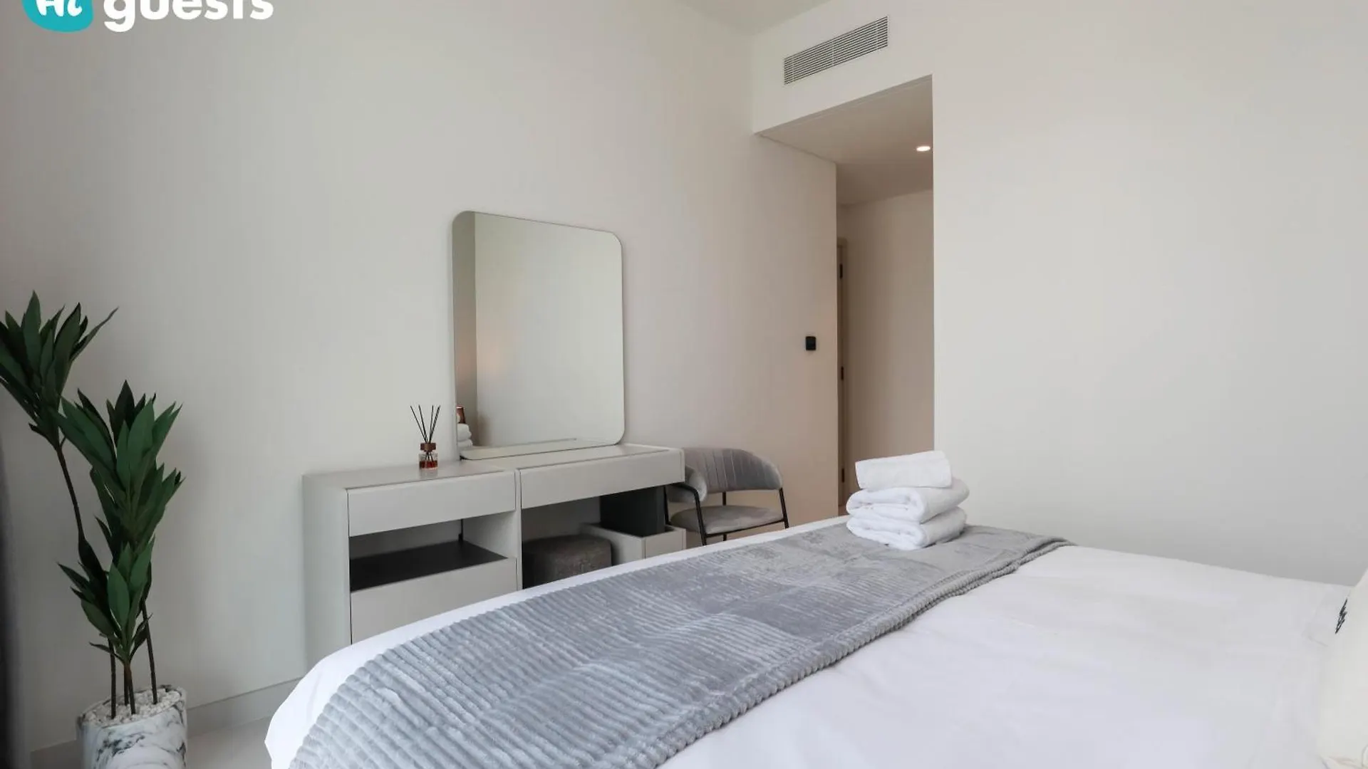Apartment Higuests - Marina Retreat, Luxurious 3Br Steps From The Beach Dubai